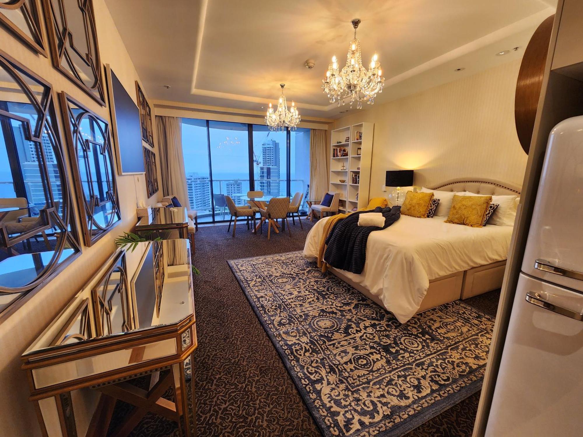 Deluxe Private Apartment And Studio - Ocean Views Голд-Кост Екстер'єр фото